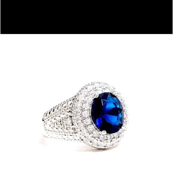 Luxury Vintage 925 Silver Plated Oval Cut Blue Gemstone Ring. - Picture 1 of 3